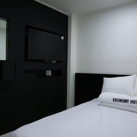 Ekonomy Hotel Gumi Extérieur photo