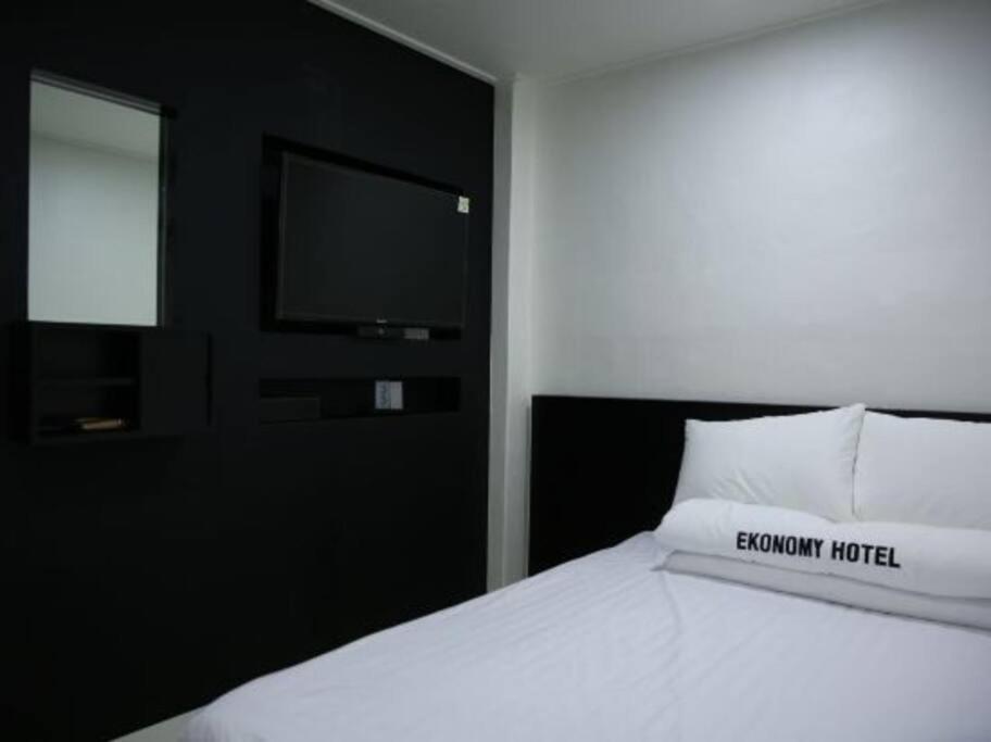 Ekonomy Hotel Gumi Extérieur photo